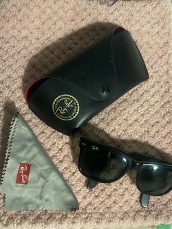 Ray Ban. Pick up.
