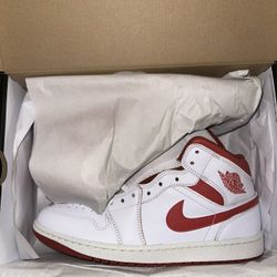 Jordan 1 Mid size 10.5 