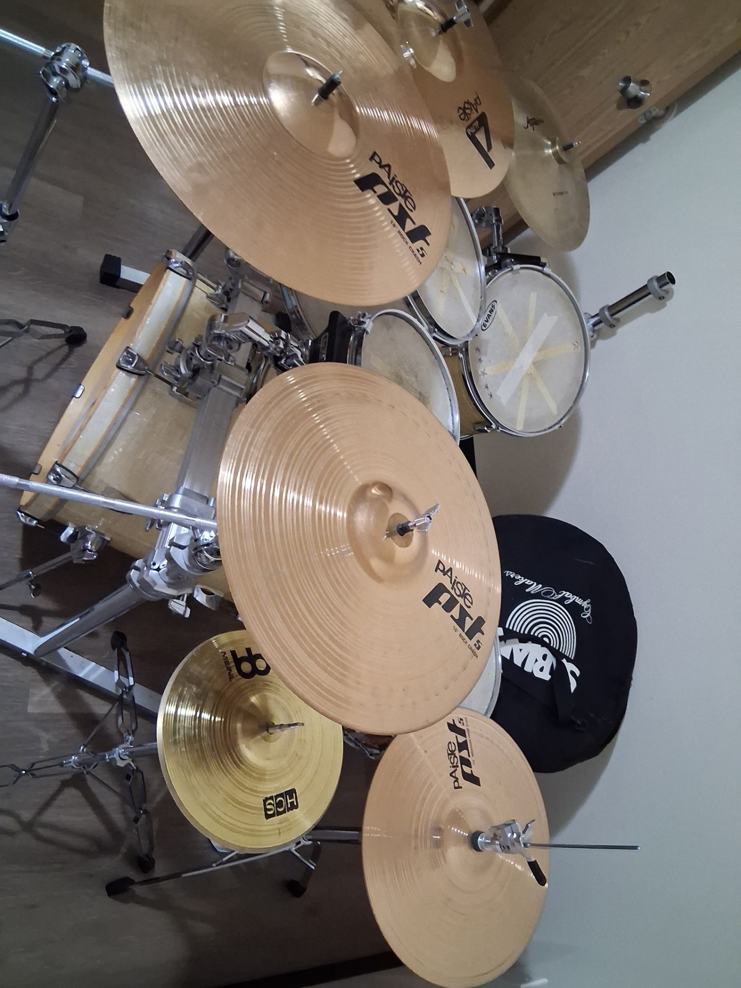 Pearl Complete Drumset! With cymbals and hardware +throne