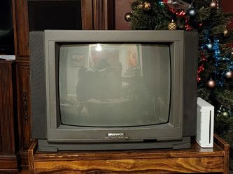 Magnavox 19" CRT TV Retro Gaming Vintage