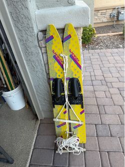 Beginner water skis