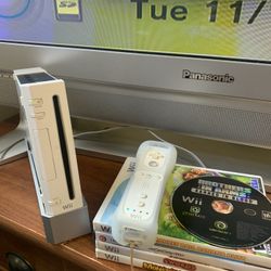 Nintendo Wii Compatible W GameCube Games! (Missing Sensor Bar)