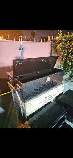 ALUMINUM BRAND NEW TOOL 48x15x15" BOXES DIAMOND DESIGN,LOCK AND KEY INCLUDING IDEAL FOR TRAILER, RV,TRUCKS WATER PROOF FOR ANY QUESTION TEXT ME PLEASE