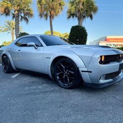 Dodge Challenger Hemi