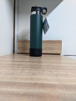 24-OZ Stainless Steel Straw Lid Bottle (Brand New)

Multiple units available.
Pickup only in Mayfield Heights. Thanks.