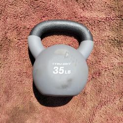 SINGLE 35LB  RUBBER COATED KETTLEBELL  HAS METAL HANDLE 
7111.S WESTERN WALGREENS 
$35 . CASH ONLY