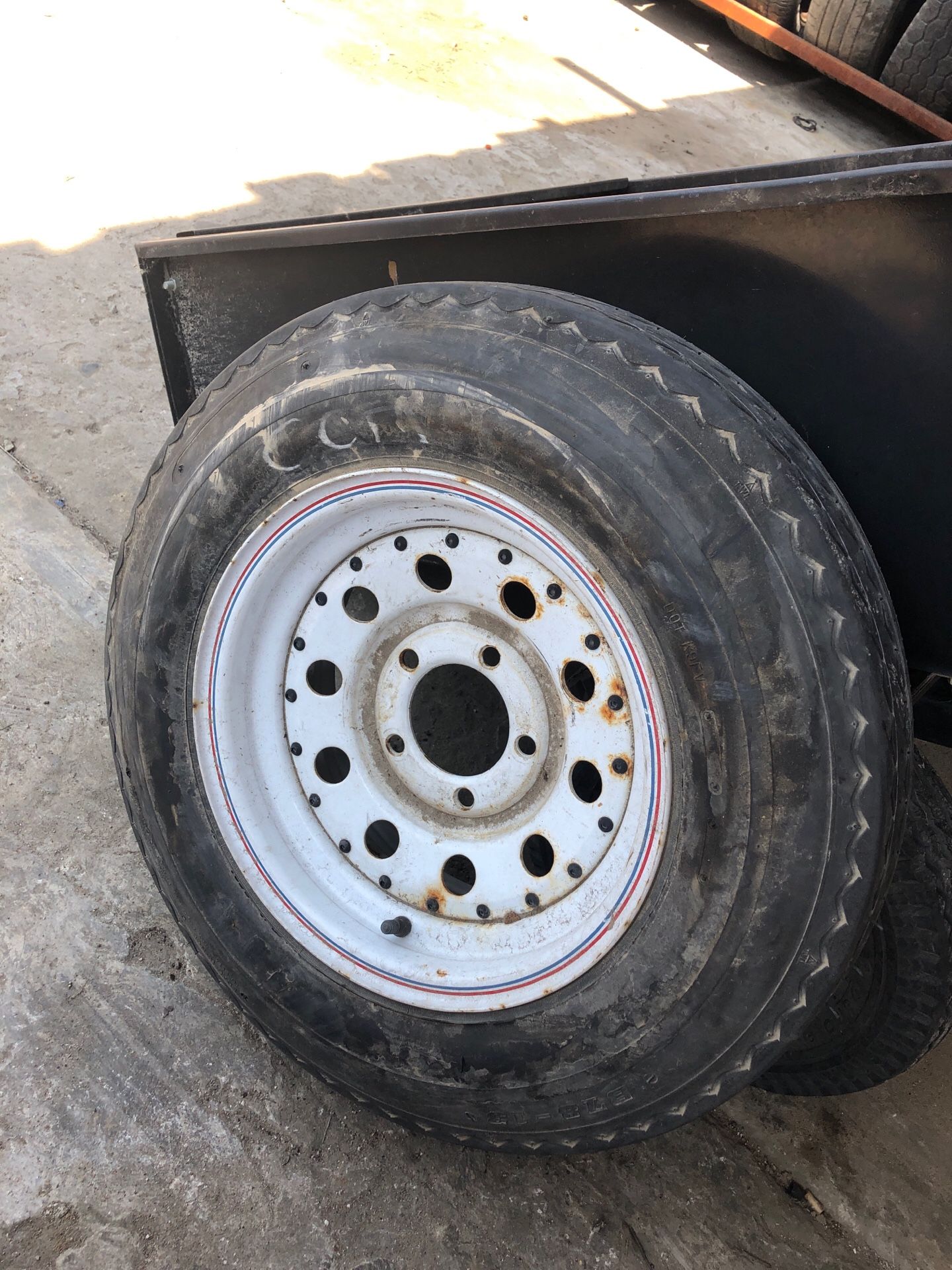 TRAILER RIM & TIRE