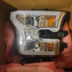 2017 Ford Raxiom Head Light Assembly Set