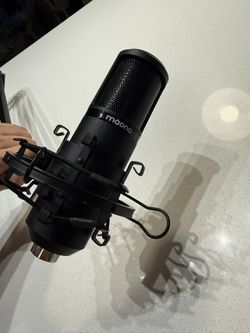 Maono Black XLR 3-Pin Condenser Microphone NO DESK CLAMP!