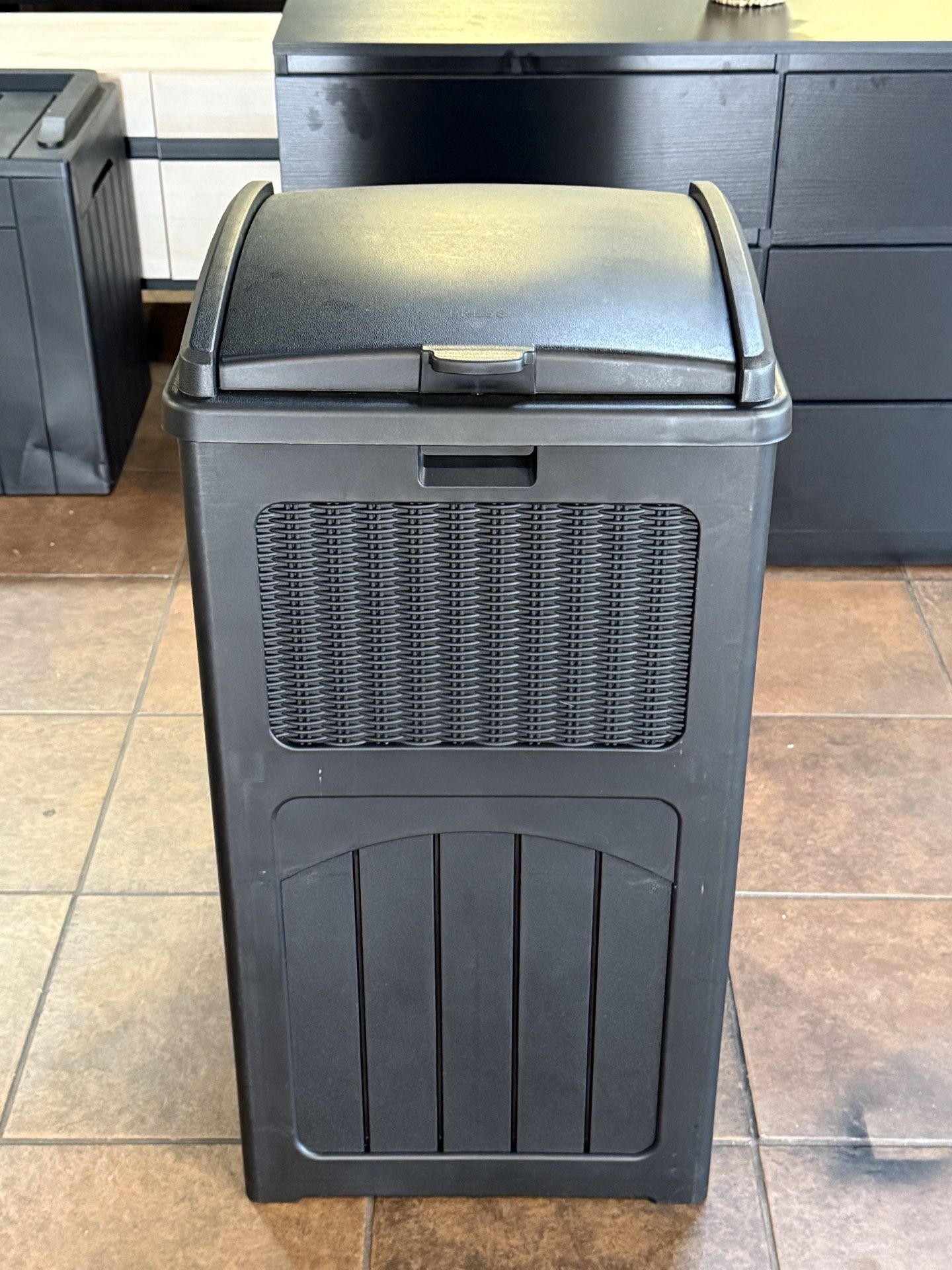 Outdoor All-Weather use Trashbin with Lid, Patio Resin Hideaway Trash Can with Waterproof for Backyard(Black) š°40$ Warehouse Clearance Sale š„Fir