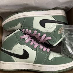 Air Jordan 1 Mid SE 'Dutch Green'