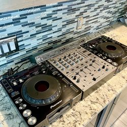Pioneer DJ Equipment Mixer Dual Band EQ Two Cd Decks 