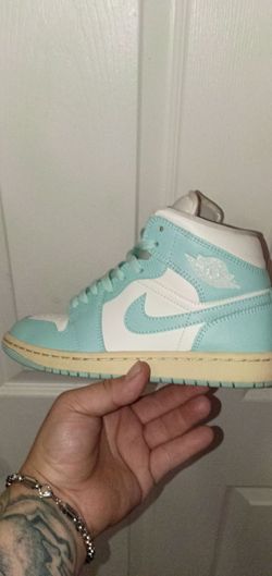 Women's size 6 Retro Jordans 1 hightop