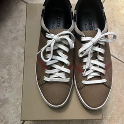 Size 8 Burberry 