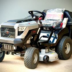 Brand new MurrayMT100 42 in. 13.5 HP 500cc E1350 Series Briggs and Stratton Engine 6-Speed Manual Gas Riding Lawn Tractor Mower comes with bagger.