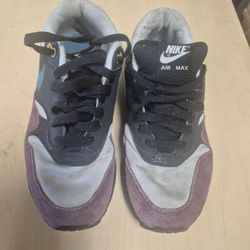 Nike Air Max 1 sneakers in the Black/Geode Teal/Bordeaux colorway