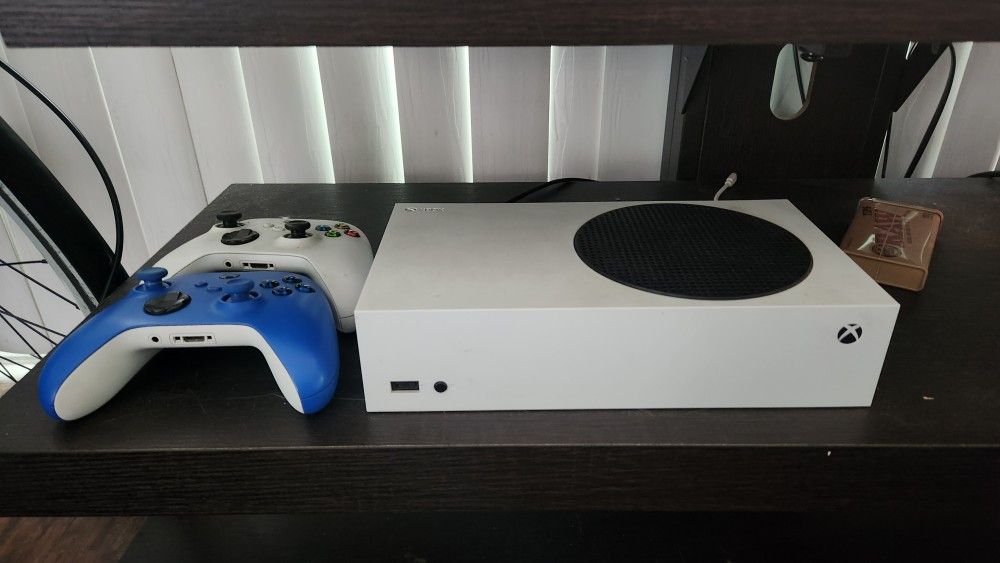 Xbox Series S 512gb With 2 Controllers