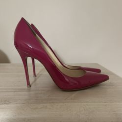 CHRISTIAN LOUBOUTIN Decollete 554 100 Pumps Magenta Patent 37.5 