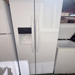 New Frigidaire Side by Side Refrigerator/Freezer