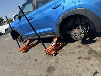 Set Of Four Tires 225 60 R 17 Came Off Hyundai Tucson