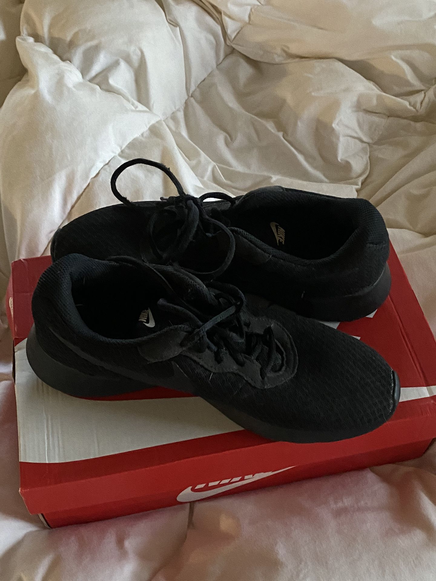 Black Nike Running Shoes 