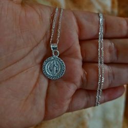 925 Sterling Silver Chain With The Pendant/Cadena Con Medalla De San Benedicto De Plata 925