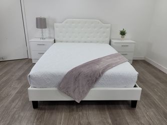 Cama Con Colchón Y 2 mesas de noche