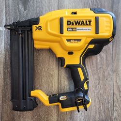 DEWALT DCN680B 20V MAX* XR® 18 GA Cordless Brad Nailer (Tool Only) (BRAND NEW OPENBOX))