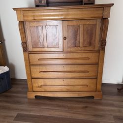 Vintage Beautiful Oak Dresser 