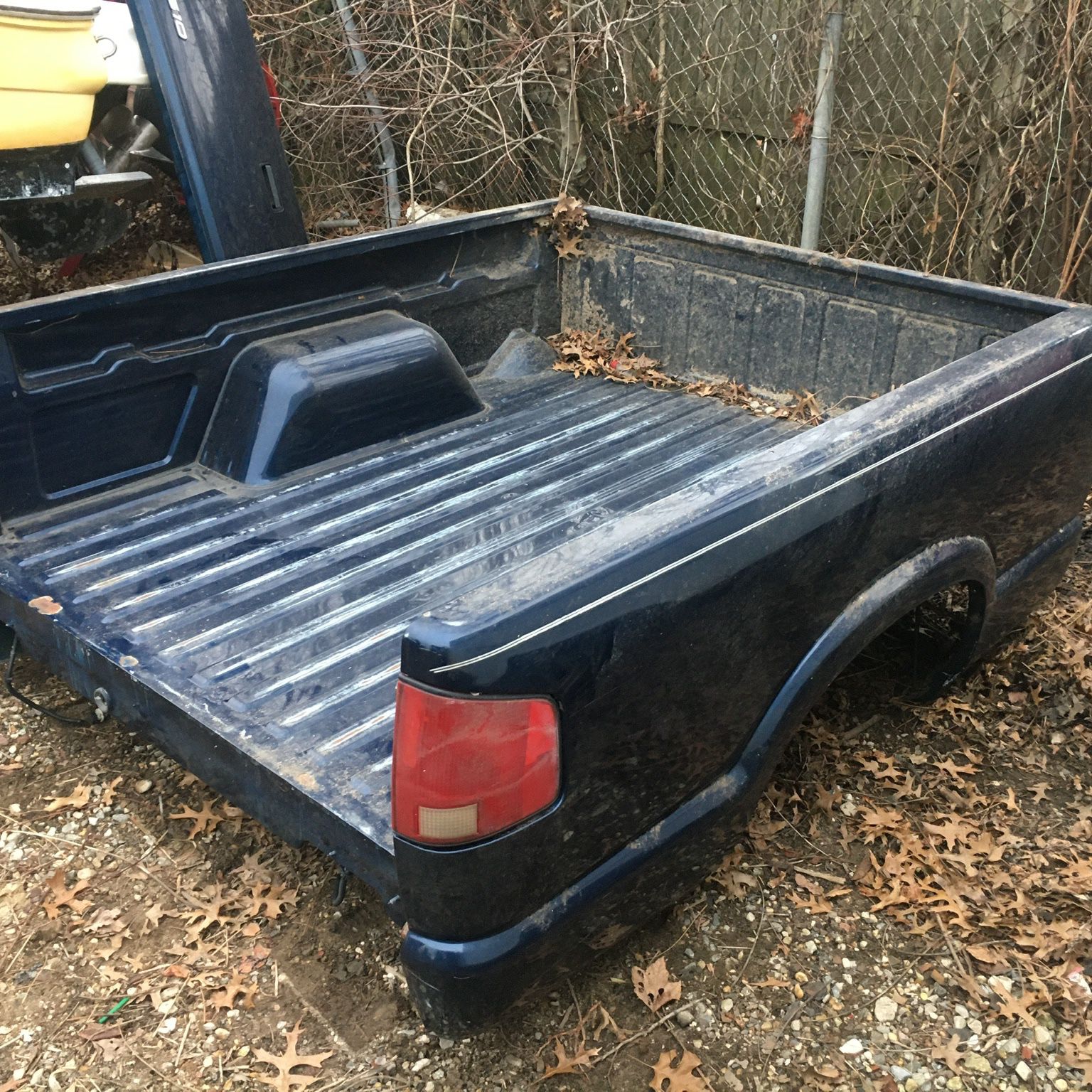 2001 Chevy S10 Bed - Shortbed And Tailgate