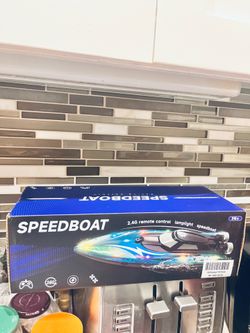 Brand new RC Boat with LED Lights - 2.4Ghz Remote Control Boat for Pool and Lakes, 360°Flip Stunt Racing Boat