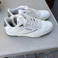 New Adult Men’s Reeboks Size 12…..Please Read Description!