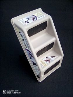 "Up and Under" Step ladder for your animals