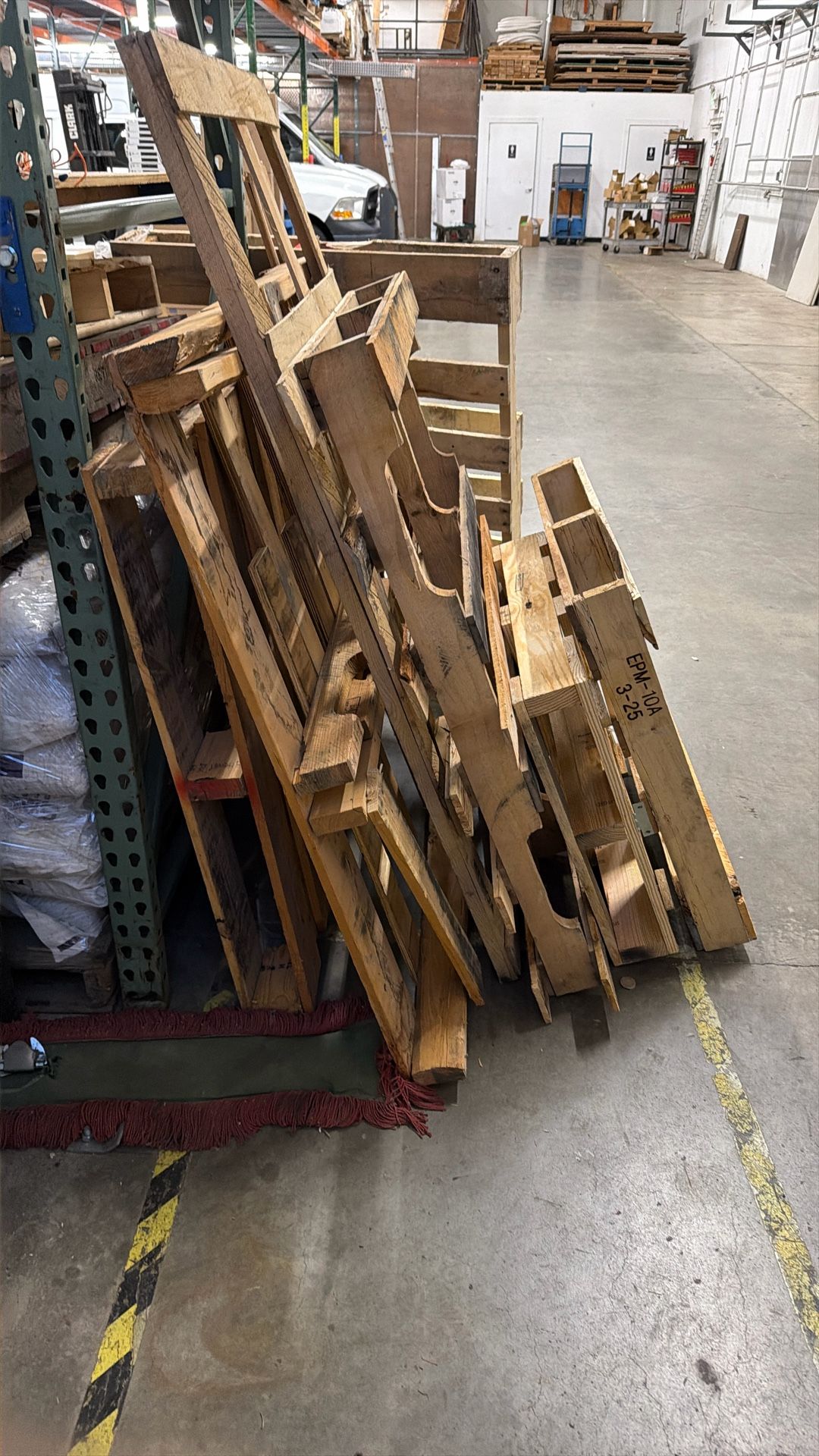 Pallets Random Sizes Free
