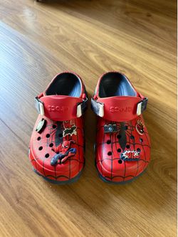 Spider man crocs like new