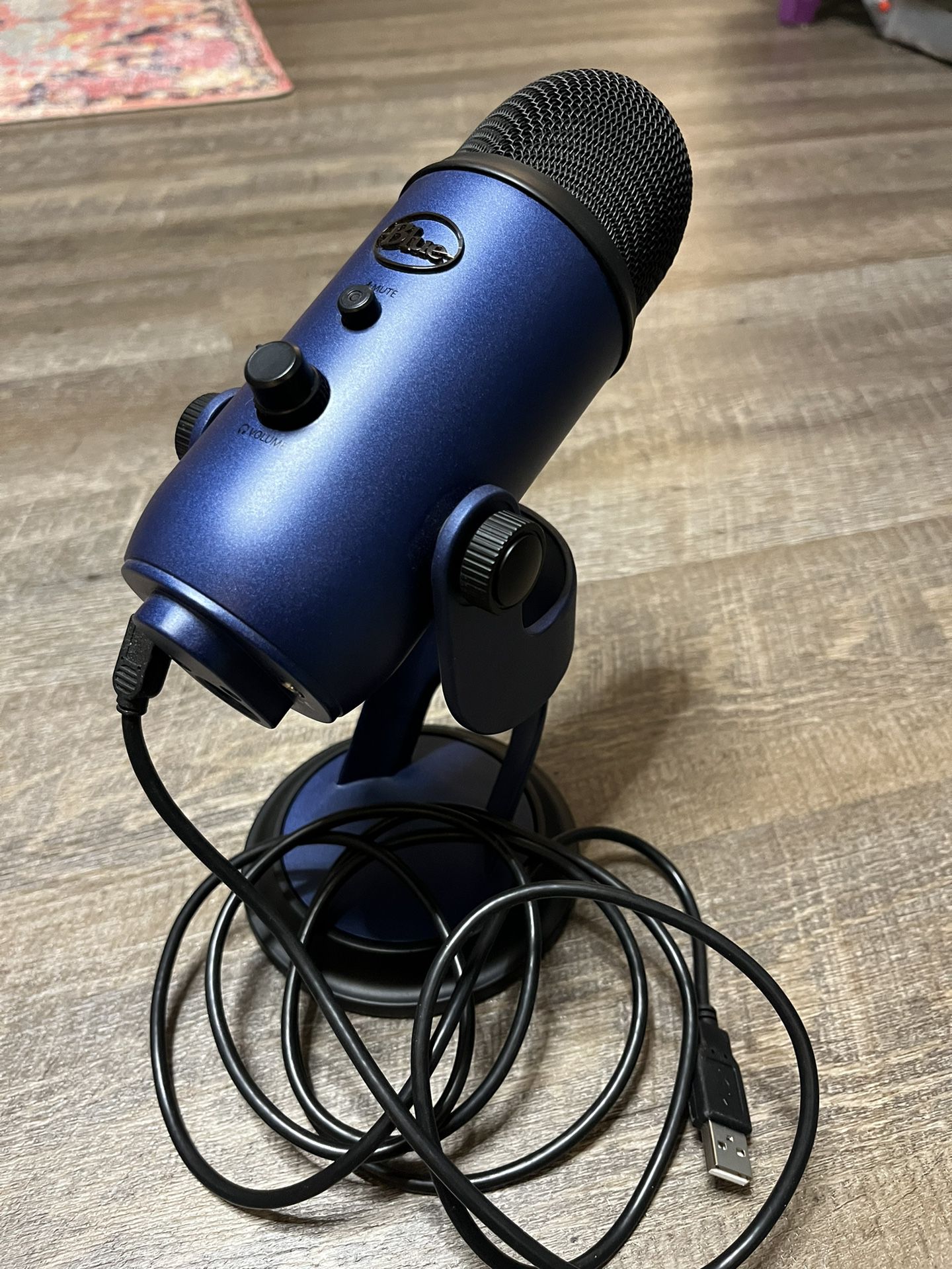Blue Yeti USB Microphone + Windscreen