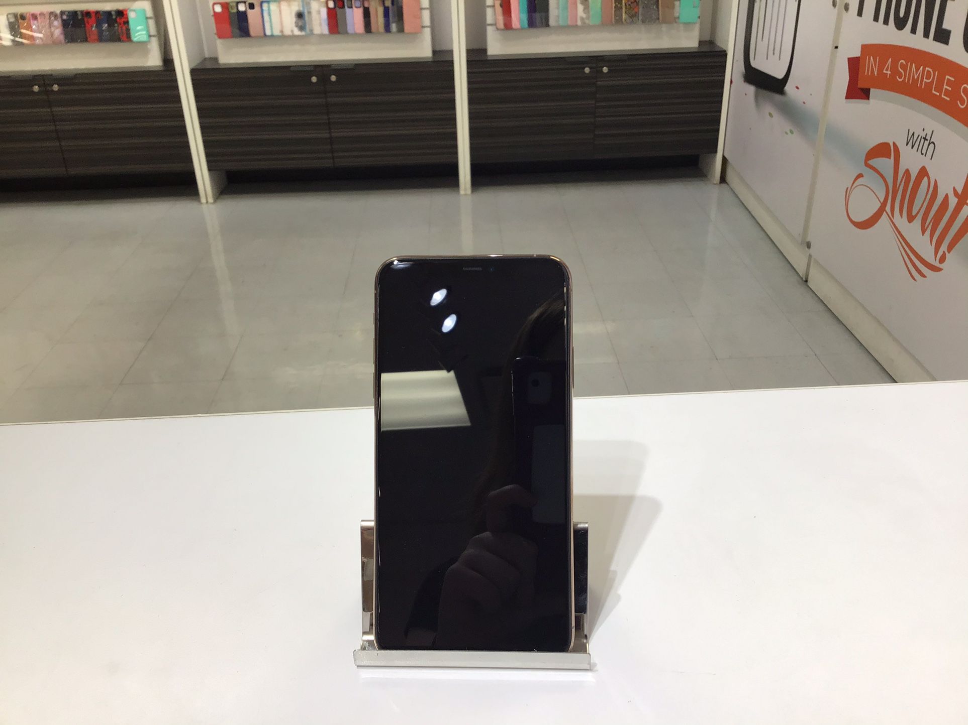 IPhone 11 Pro 64 GB ***EASY FINANCING*** TAKE IT HOME TODAY!