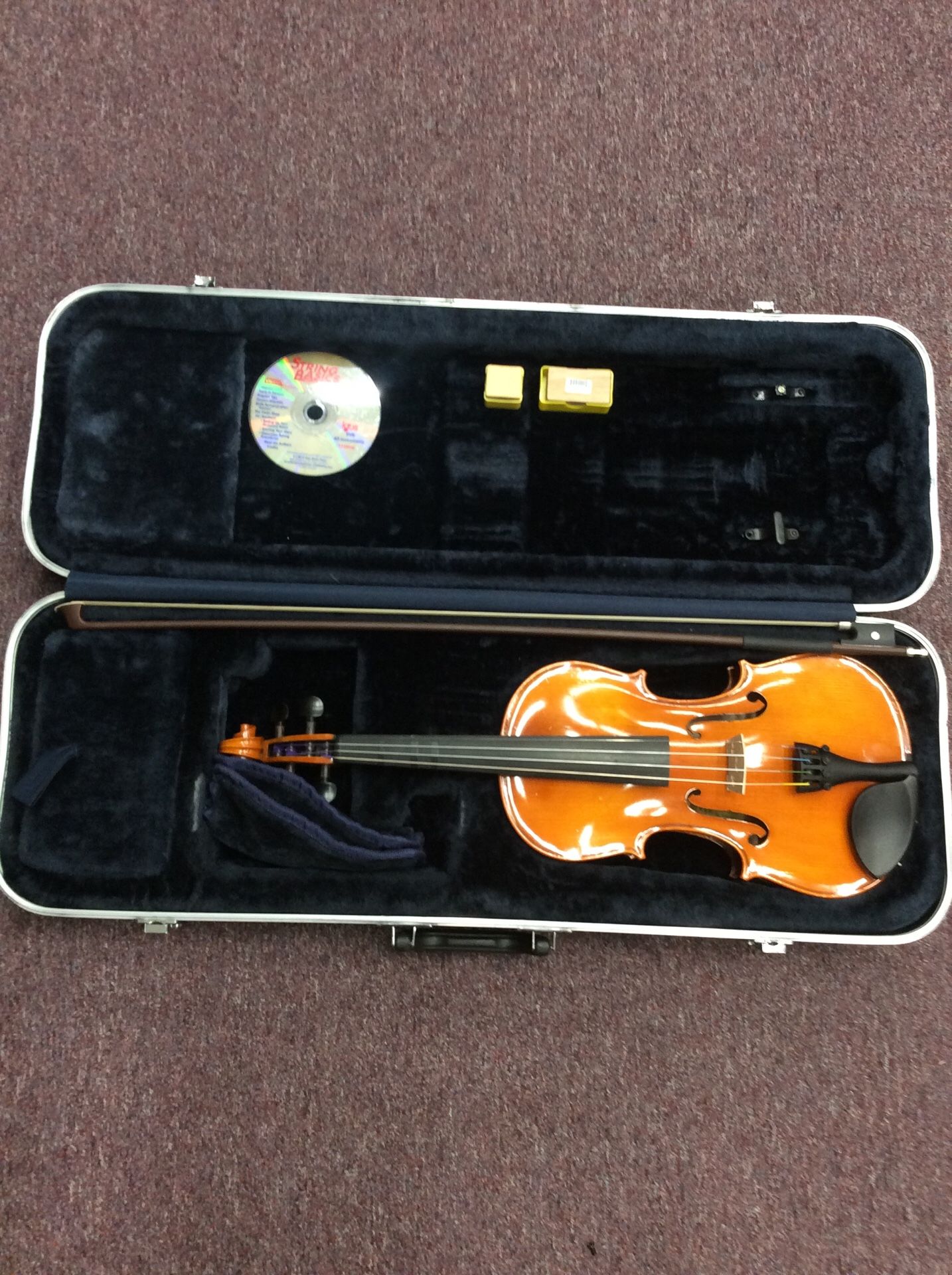 Strobel ML 100 Violin 4/4 w/ Bow, Practice DVD, and 2 Rosin Blocks in Hard Case (18-2608)