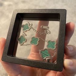 Four leaf clover bracelet with box
