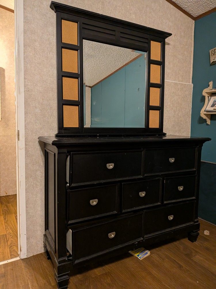 Black Dresser With Mirror 