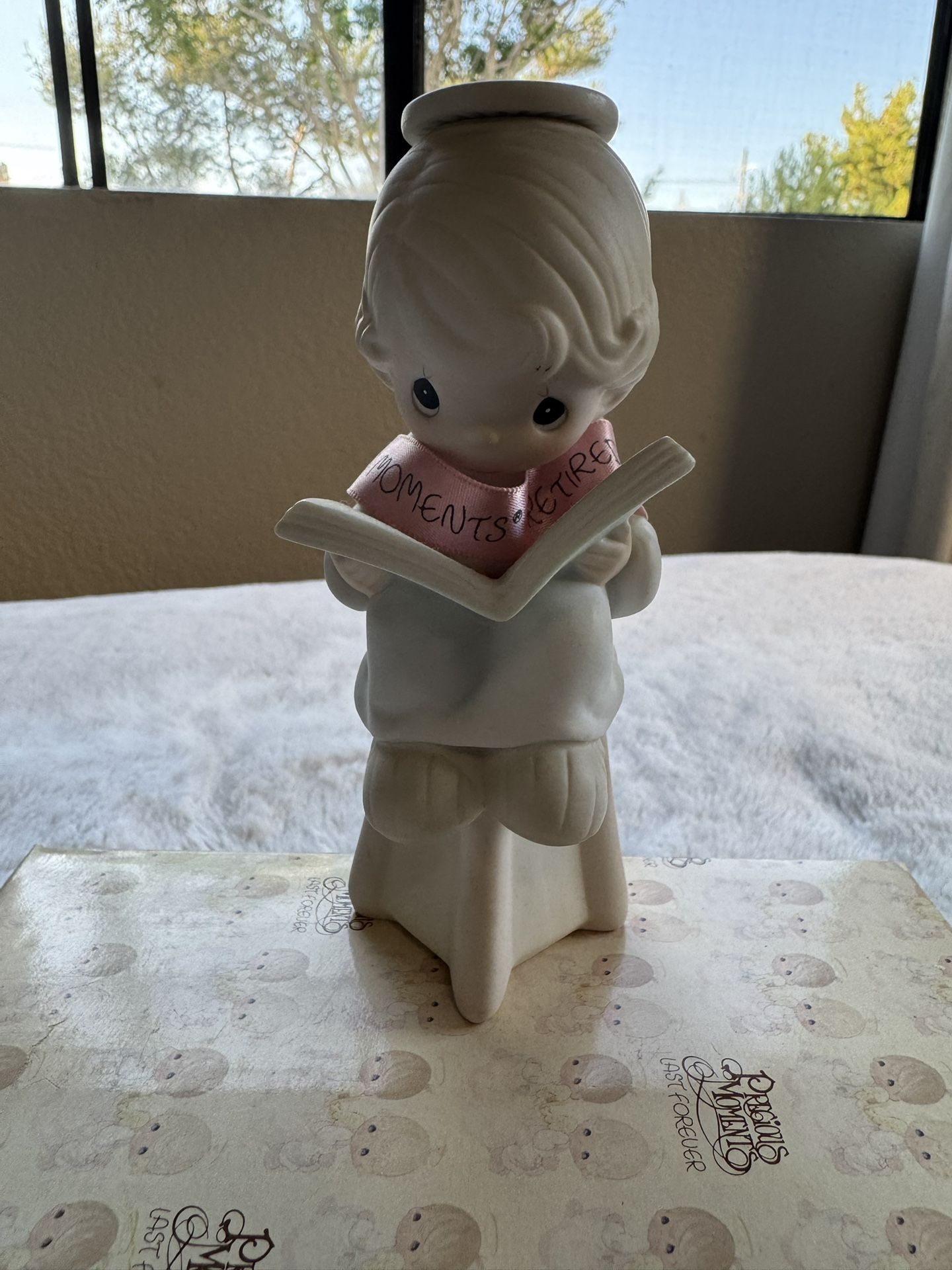 Precious Moments Figurine “Sitting Pretty” (1987) – Original Box