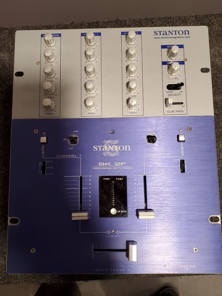 Stanton SK 2F Professional Battle Mixer