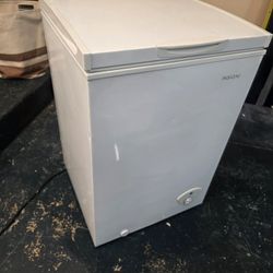 3.5 Cu Ft Household Freezer. 