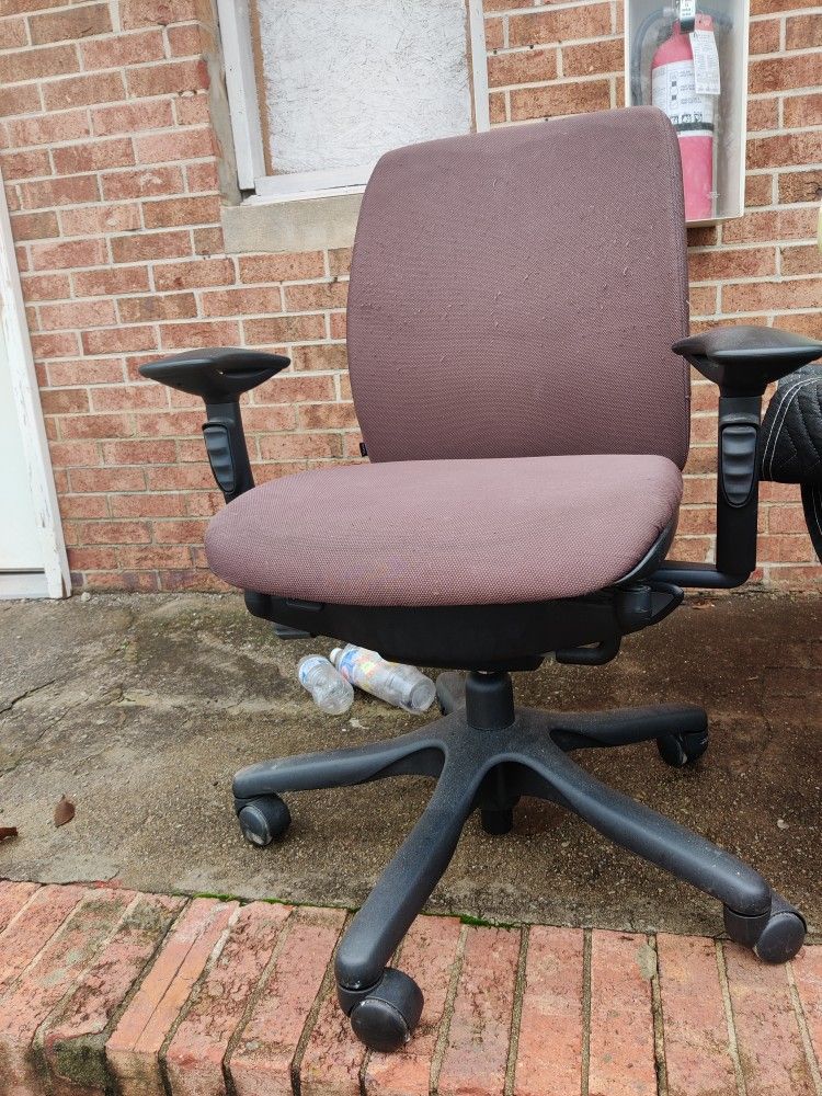 Highly Adjustable Teknion Office Chair