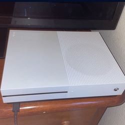 Used Xbox One S With Controller 