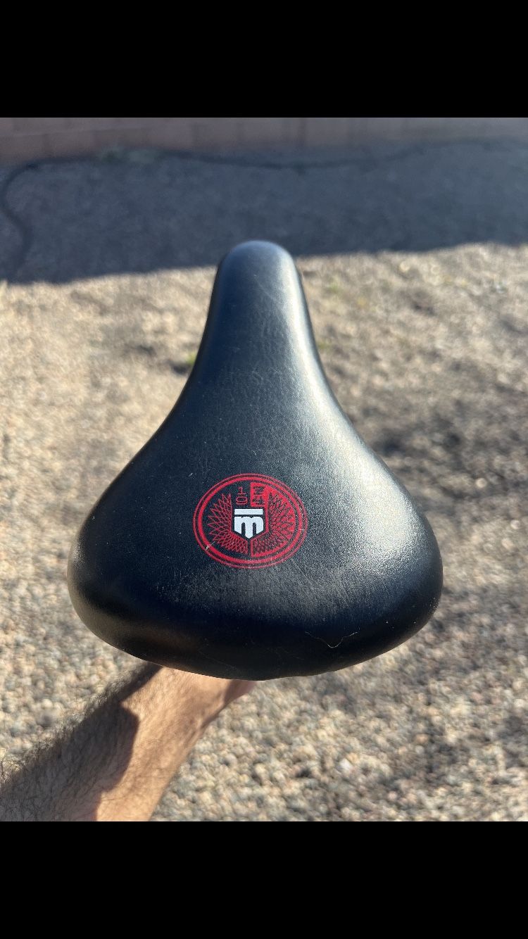 Mongoose Cushion Seat With Seat Post
