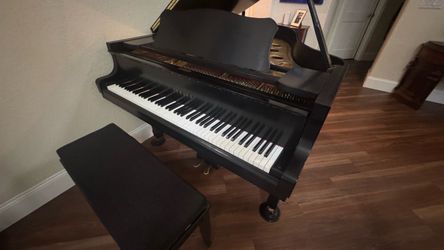 Yamaha G3 Grand Piano, Satin Black, 6’-1”
