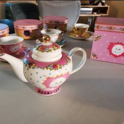 RARE FIND! The Cats Meow Porcelain Poppy Angeloff Complete Set With REAL 24K Gold Accents! 