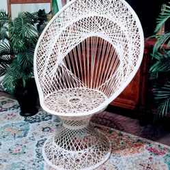 Mid Century Modern Spun Fiberglass Peacock Chair 