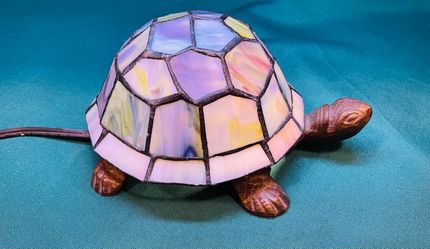 Beautiful iridescent stained glass turtle accent lamp